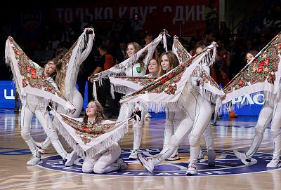 Группа поддержки ЦСКА (фото: Т. Макеева, cskabasket.com)
