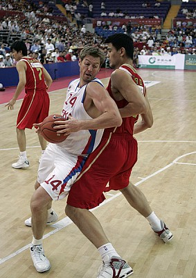 Алексей Саврасенко против Яо Миня (фото М. Сербин)