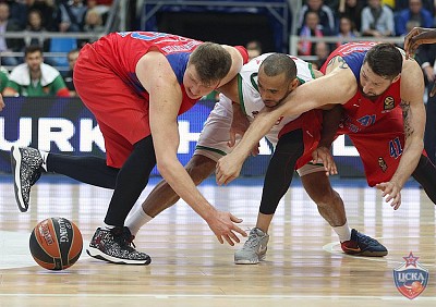 Andrey Vorontsevich and Nikita Kurbanov (photo: M. Serbin, cskabasket.com)