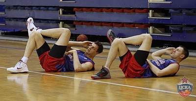 Alexander Kaun and Vitaly Fridzon (photo: T. Makeeva, cskabasket.com)