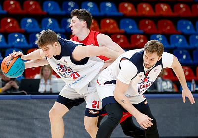 Иван Зайцев и Александр Ганькевич (фото: М. Сербин, cskabasket.com)