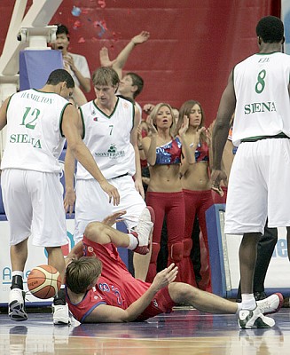Matjaz Smodis gets injuried (photo T. Makeeva)