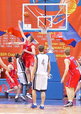 Double block (photo cskjabasket.com)