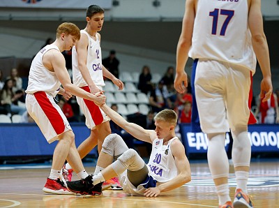 Владислав Михеев и Данила Чикарёв (фото: М. Сербин, cskabasket.com)