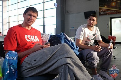 Виктор Хряпа и Никита Курбанов (фото: М. Сербин, cskabasket.com)
