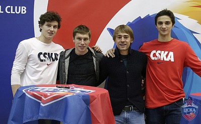 Mikhail Kulagin, Anton Astapkovich (photo: T. Makeeva, cskabasket.com)