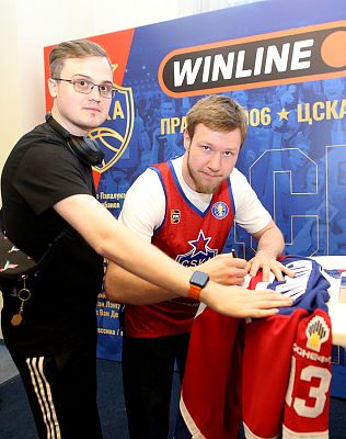 (фото: М. Сербин, cskabasket.com)