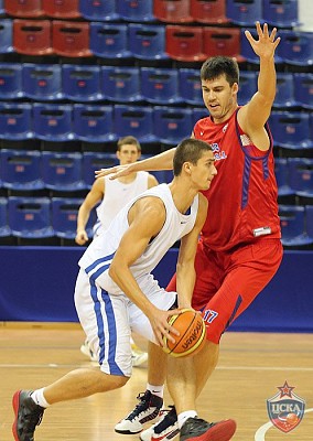 Anton Astapkovich and Zoran Erceg (photo M. Serbin, cskabasket.com)