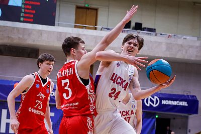  Денис Клуббе (фото: Т. Макеева, cskabasket.com)