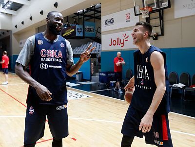 Тони Джекири и Самсон Руженцев (фото: М. Сербин, cskabasket.com)