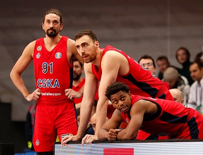 Алексей Швед, Никола Милутинов и Каспер Уэйр (фото: М. Сербин, cskabasket.com)