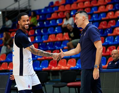 Мело Тримбл и Андреас Пистиолис (фото: Т. Макеева, cskabasket.com)