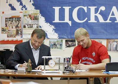 Подписание контракта (фото Т. Макеева)