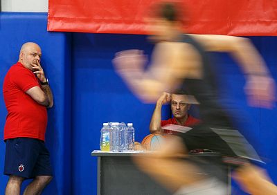 Андреас Пистиолис и Денис Годлевский (фото: М. Сербин, cskabasket.com)