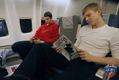 Денис Полохин и Александр Гудумак (фото М. Сербин, cskabasket.com)
