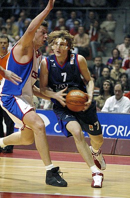 Macijauskas vs Panov (photo Euroleague.net)