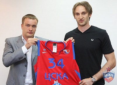 Андрей Ватутин и Зоран Планинич (фото Ю. Кузьмин, cskabasket.com)