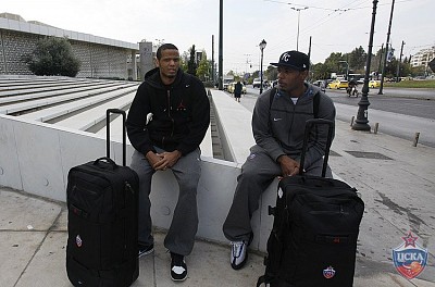 Sammy Mejia and Jamont Gordon (photo M. Serbin, cskabasket.com)