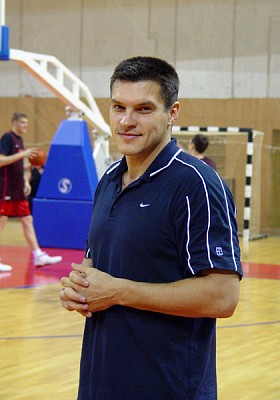 Тренер Евгений Пашутин (фото cskabasket.com)
