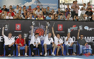 Судьи Slam Dunk contest (фото Т. Макеева, cskabasket.com)