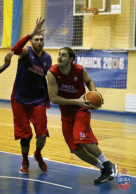 Dmitriy Sokolov and Nenad Krstic (photo M. Serbin, cskabasket.com)