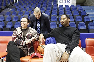 Robert Horry, Natalia Furaeva and Dmitriy Materanskiy  (photo T. Makeeva, cskabasket.com)