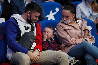 Иван Ухов с семьей (фото: М. Сербин, cskabasket.com)
