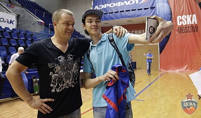 Селфи с президентом (фото: М. Сербин, cskabasket.com)