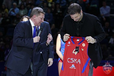 Сергей Иванов и Теодорос Папалукас (фото: М. Сербин, cskabasket.com)