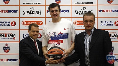 Jeffrey Ramsey, Alexandr Kaun  and Andrey Vatutin, (photo M. Serbin, cskabasket.com)