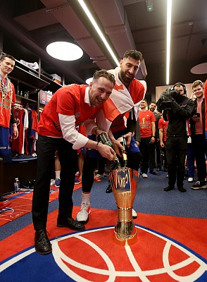 Александр Гугунишвили и Торнике Шенгелия (фото: М. Сербин, cskabasket.com)