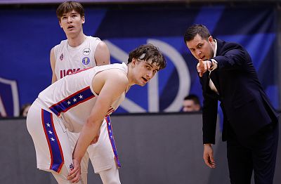 Ростислав Гусев и Артур Уразманов (фото: Т. Макеева, cskabasket.com)