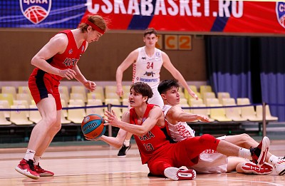 Владислав Михеев и Кирилл Петухов (фото: М. Сербин, cskabasket.com)