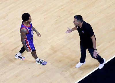 Мело Тримбл и Андреас Пистиолис (фото: М. Сербин, cskabasket.com)