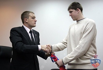 Андрей Ватутин и Виктор Хряпа (фото М. Сербин, cskabasket.com)