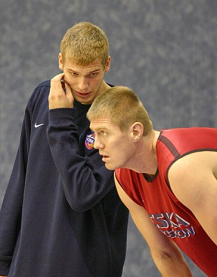 Sergey Monya & Alexey Savrasenko (photo cskabasket.com)