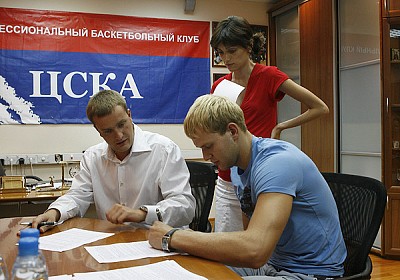 Андрей Ватутин, Наталья Кузнецова и Антон Понкрашов (фото cskabasket.com)