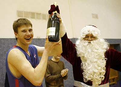 Андрей Воронцевич и Дед Мороз (фото М. Сербин)