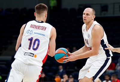 Деян Давидовац и Самсон Руженцев (фото: М. Сербин, cskabasket.com)