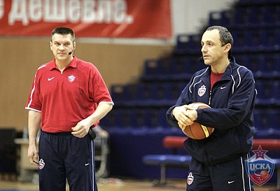 Этторе Мессина и Евгений Пашутин (фото М. Сербин, cskabasket.com)