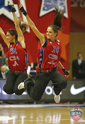 Irina Zvereva and Daria Goryacheva (photo M. Serbin, cskabasket.com)