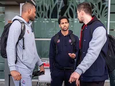 Амат М'Бай, Мело Тримбл и Антон Астапкович (фото: М. Сербин, cskabasket.com)