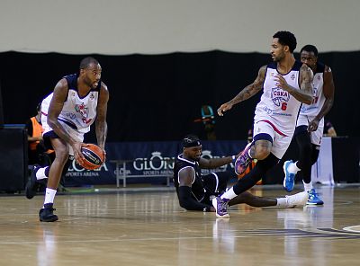 Амат М'Бай и Мело Тримбл (фото: М. Сербин, cskabasket.com)