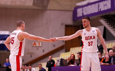 Максим Макаров и Даниил Кирилюк (фото: М. Сербин, cskabasket.com)