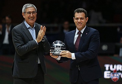 Jordi Bertomeu and Dimitris Itoudis (photo: M. Serbin, cskabasket.com)