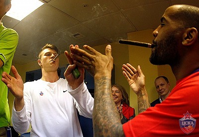 Andrey Vorontsevich and Aaron Jackson (photo: cskabasket.com)