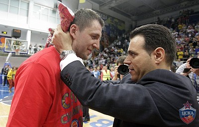 Vitaly Fridzon and Dimitris Itoudis (photo: M. Serbin, cskabasket.com)