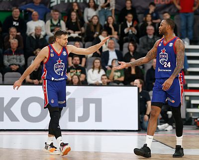 Алекса Аврамович и Амат М'Бай (фото: М. Сербин, cskabasket.com) 