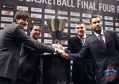 Ricky Rubio, Xavi Pascual, Eugeny Pashutin and Trajan Langdon (photo M. Serbin, cskabasket.com)