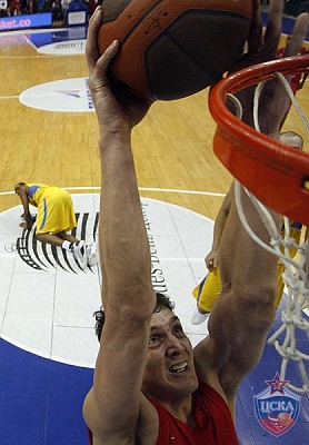 Александр Каун стал самым результативным игроком матча (фото cskabasket.com)